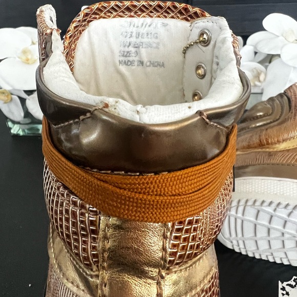 New J75 by JUMP Fierce Gold hightop sneakers. - Picture 4 of 9